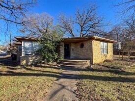 1431 W Chestnut St in Denison, TX - Building Photo