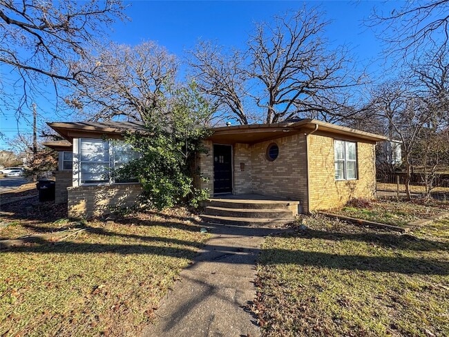 property at 1431 W Chestnut St