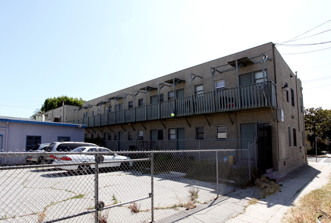 226-248 Gaviota Ave E in Long Beach, CA - Foto de edificio - Building Photo