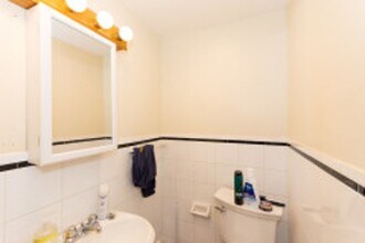 31 Gibbs St in Brookline, MA - Building Photo - Building Photo