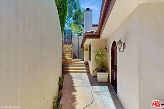 3311 Deronda Dr in Los Angeles, CA - Building Photo - Building Photo