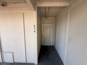 5330 S Swenson St in Las Vegas, NV - Building Photo - Building Photo