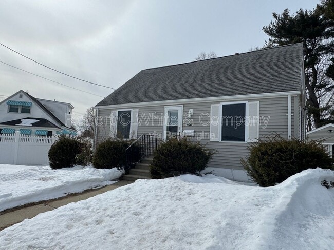 10 Harkness Dr in Milford, CT - Foto de edificio - Building Photo