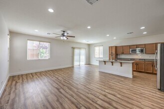 8079 Chocolate Hills Ct in Las Vegas, NV - Building Photo - Building Photo