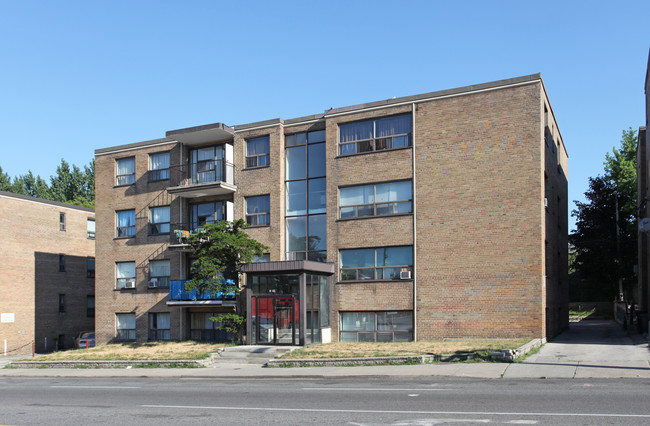 1490 Eglinton Ave in Toronto, ON - Building Photo - Building Photo