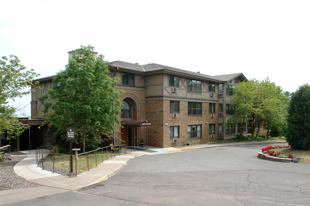 Mount Royal Pines Apartments in Duluth, MN - Foto de edificio