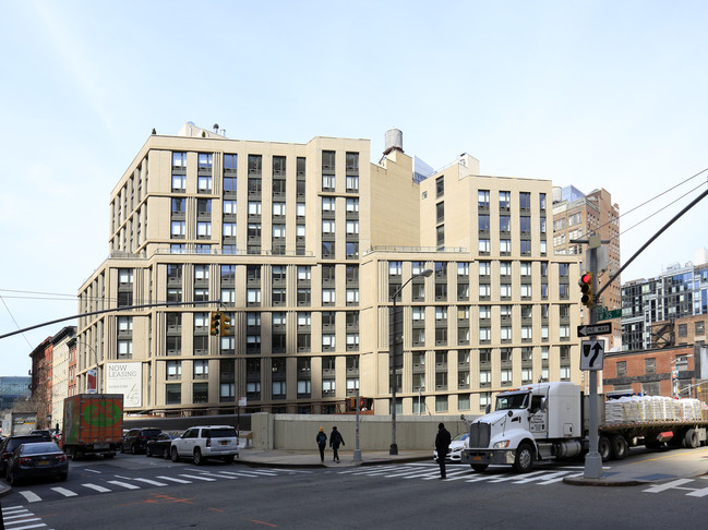 445W35 in New York, NY - Building Photo - Building Photo