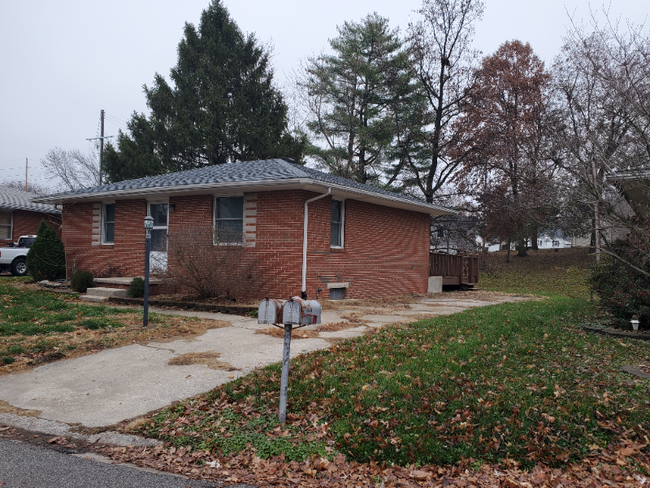 5603 Barbara Ct in Godfrey, IL - Foto de edificio - Building Photo