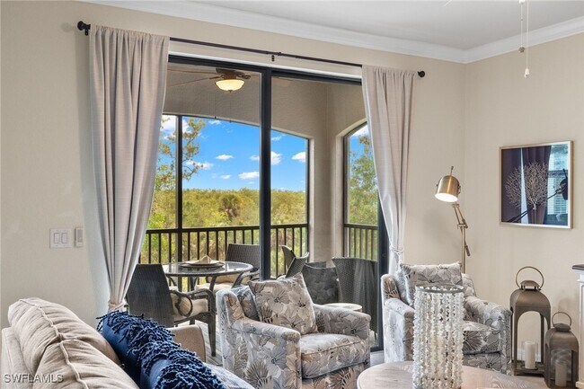 9826 Giaveno Cir in Naples, FL - Foto de edificio - Building Photo