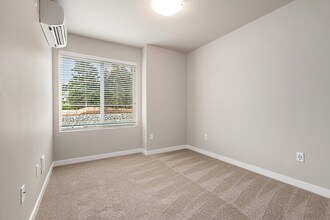 6624 NE 187 Ct in Kenmore, WA - Building Photo - Building Photo