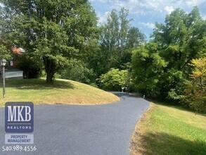 6099 Franklin Rd SW in Roanoke, VA - Building Photo - Building Photo