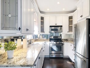 282 Bruce Park Ave, Unit 2 in Greenwich, CT - Building Photo - Building Photo