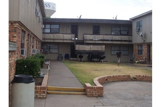 Alexander Ln Apartments in Euless, TX - Foto de edificio - Building Photo