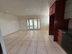 6090 Meadowbrook Ln in Riverside, CA - Building Photo - Building Photo