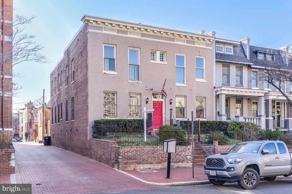 424 11th St NE in Washington, DC - Building Photo