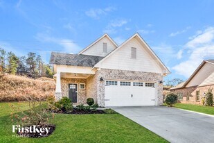 1470 Woodridge Pl in Gardendale, AL - Building Photo