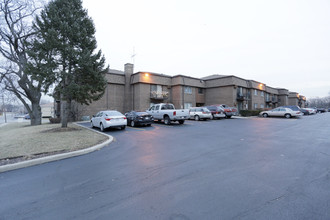 Mill Cove Apartments in Addison, IL - Building Photo - Building Photo