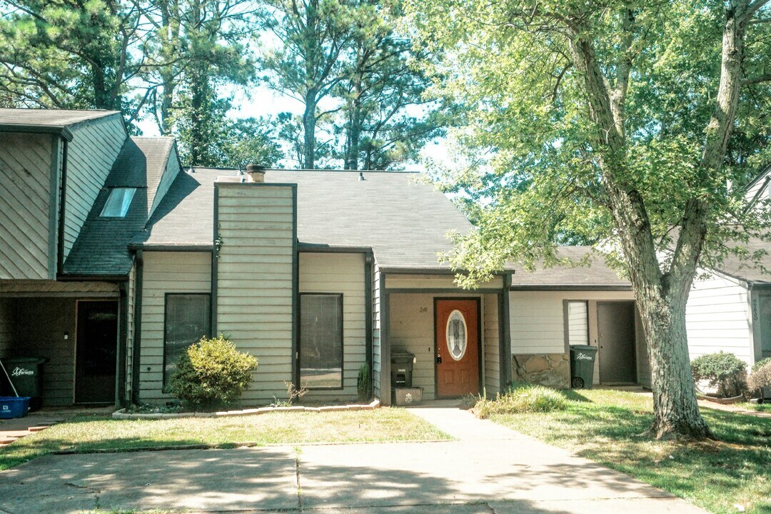 246 Toweridge Dr SW in Marietta, GA - Foto de edificio