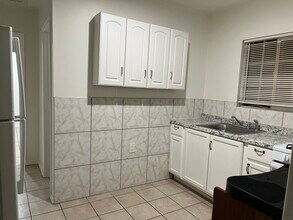 4105 W 103rd St in Inglewood, CA - Foto de edificio - Building Photo