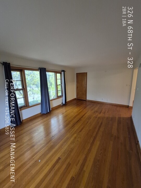 326 N 68th St-Unit -328 in Wauwatosa, WI - Foto de edificio