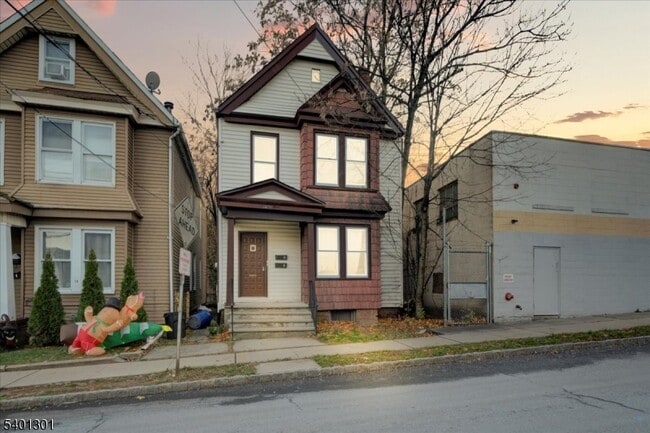 property at 81 Holmes St