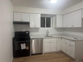 134-15 160th St in Queens, NY - Building Photo