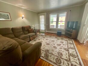 240 Broad St in Wethersfield, CT - Building Photo - Building Photo