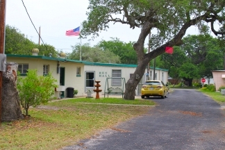 Taylor Oaks RV & Mobile Home Park in Rockport, TX - Foto de edificio