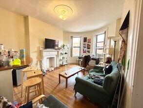 26 Symphony Rd, Unit 4 in Boston, MA - Foto de edificio - Building Photo