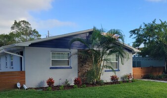 715 Palm Dr, Unit 715 Palm Dr. #2 Apartamentos