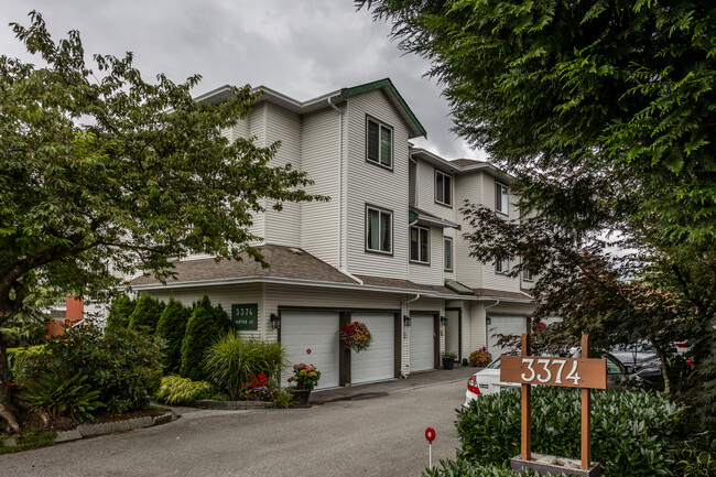 3374 Sefton St in Port Coquitlam, BC - Building Photo - Primary Photo