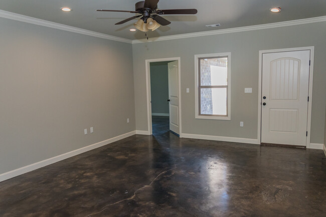 205 Lake Dr in Jonesboro, AR - Building Photo - Building Photo