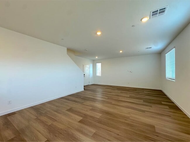 521 Daphne Terrace St in Henderson, NV - Building Photo - Building Photo