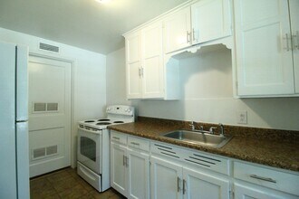 4414 S Parkway Dr in Olathe, KS - Building Photo - Building Photo