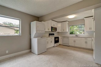 10131 NW 35th St-Unit -14 in Coral Springs, FL - Building Photo - Building Photo