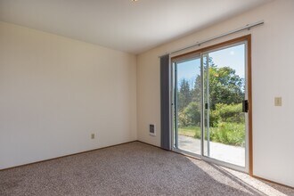 1173 SW Kaleeton Loop in Oak Harbor, WA - Building Photo - Building Photo