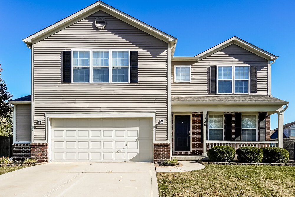 729 Tulip Ln in Greenwood, IN - Building Photo