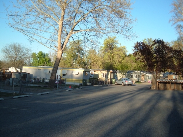 Shady Lanes Mobile Home Park in West Richland, WA - Foto de edificio - Building Photo