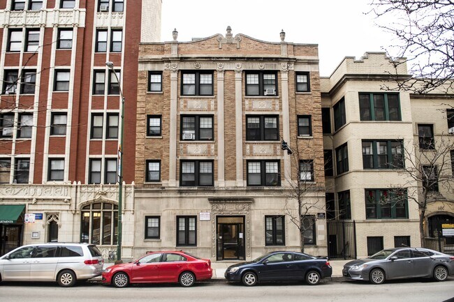 511 W Belmont Ave in Chicago, IL - Building Photo - Building Photo