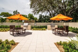 Legacy Palm Gardens in Hialeah, FL - Building Photo - Building Photo