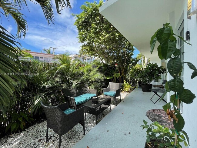 1040 7th St in Miami Beach, FL - Foto de edificio - Building Photo