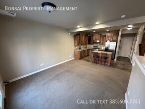 3711 Summer Heights Dr in South Jordan, UT - Foto de edificio - Building Photo