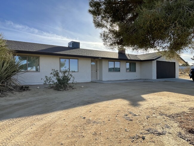 60325 Alta Loma Dr in Joshua Tree, CA - Foto de edificio - Building Photo