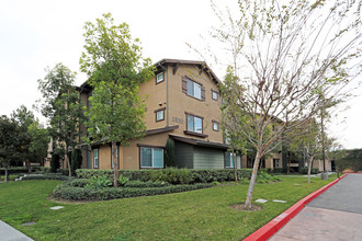 Monarch Pointe Apartments in Anaheim, CA - Building Photo - Building Photo