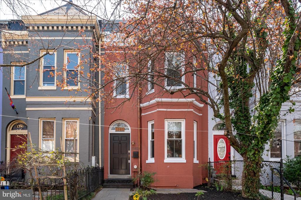 1385 F St NE in Washington, DC - Building Photo