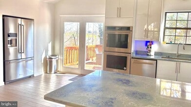 7011 Fox Chase Rd in New Market, MD - Building Photo - Building Photo