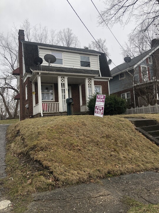 1714 Hampton Rd in Akron, OH - Foto de edificio