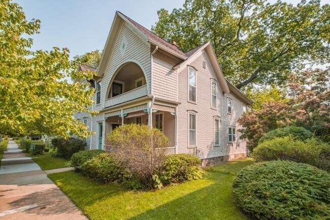 property at 1522 Broadway Ave NW