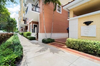 8395 SW 73rd Ave in Miami, FL - Building Photo - Building Photo
