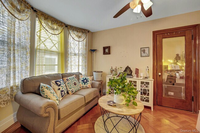 5625 Post Rd in Bronx, NY - Building Photo - Building Photo